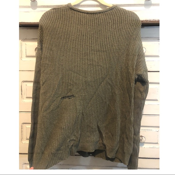 Brandy Melville Light Crew Neck Sweater - Picture 3 of 4